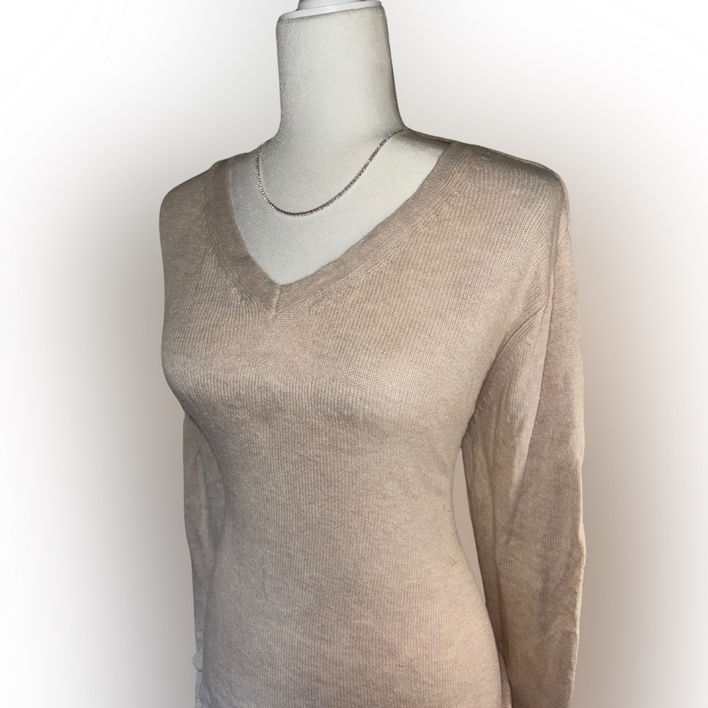 ESTATESALE - Ann Taylor Factory - Beige Cream V-Neck Sweater - Size XL - Picture 2 of 6